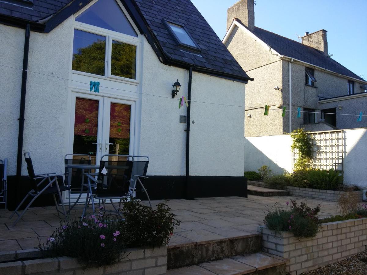 The Old School Caeathro, Snowdon, Eryri And Yr Wydffa Cottages Caernarfon Exterior photo