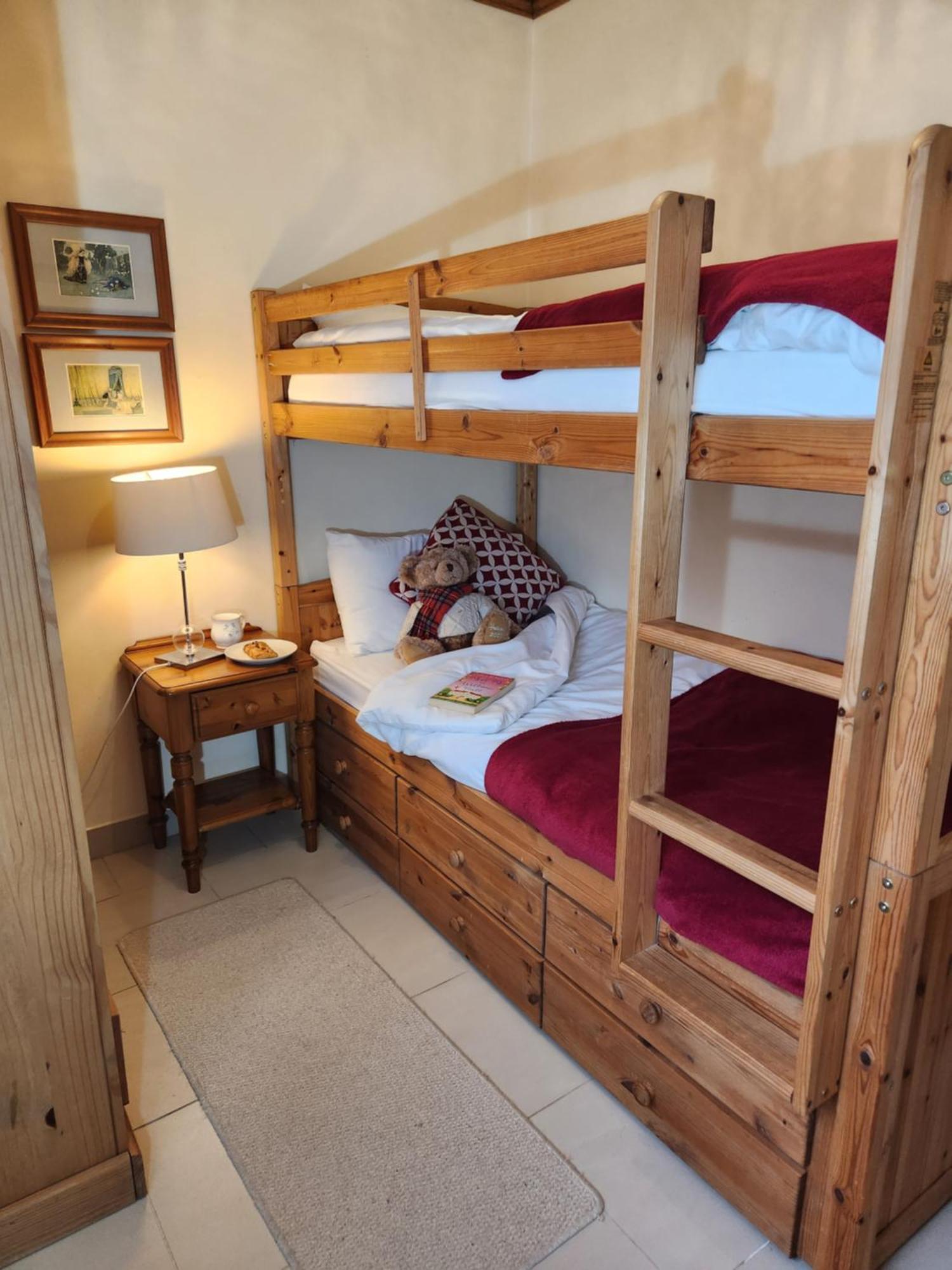 The Old School Caeathro, Snowdon, Eryri And Yr Wydffa Cottages Caernarfon Room photo