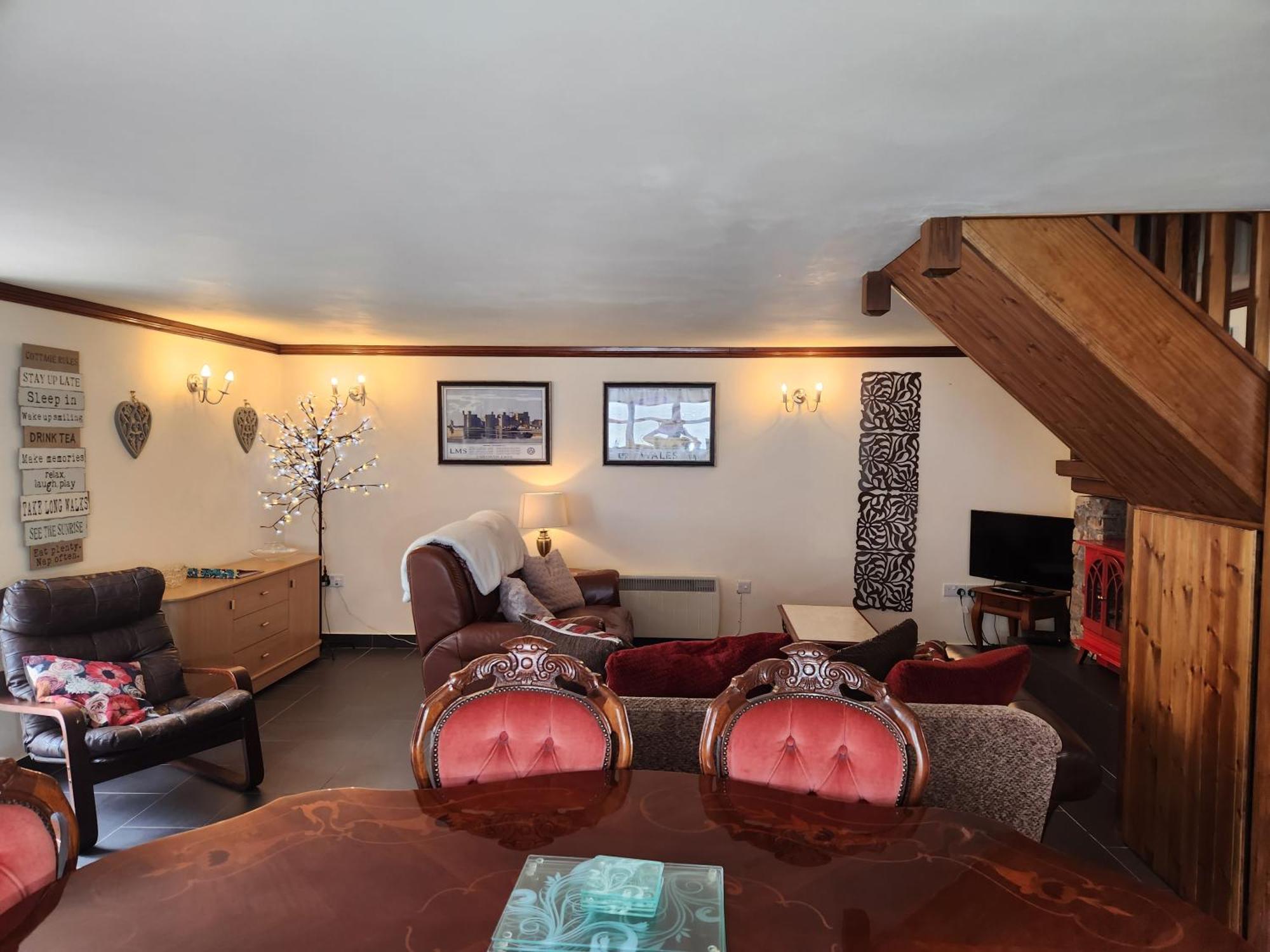 The Old School Caeathro, Snowdon, Eryri And Yr Wydffa Cottages Caernarfon Room photo